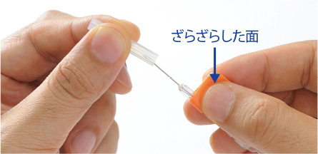 画像：正しい翼状針の持ち方